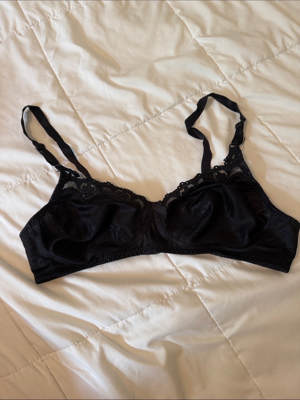 Black Lace Trim Non-Padded Bra - Women Intimates